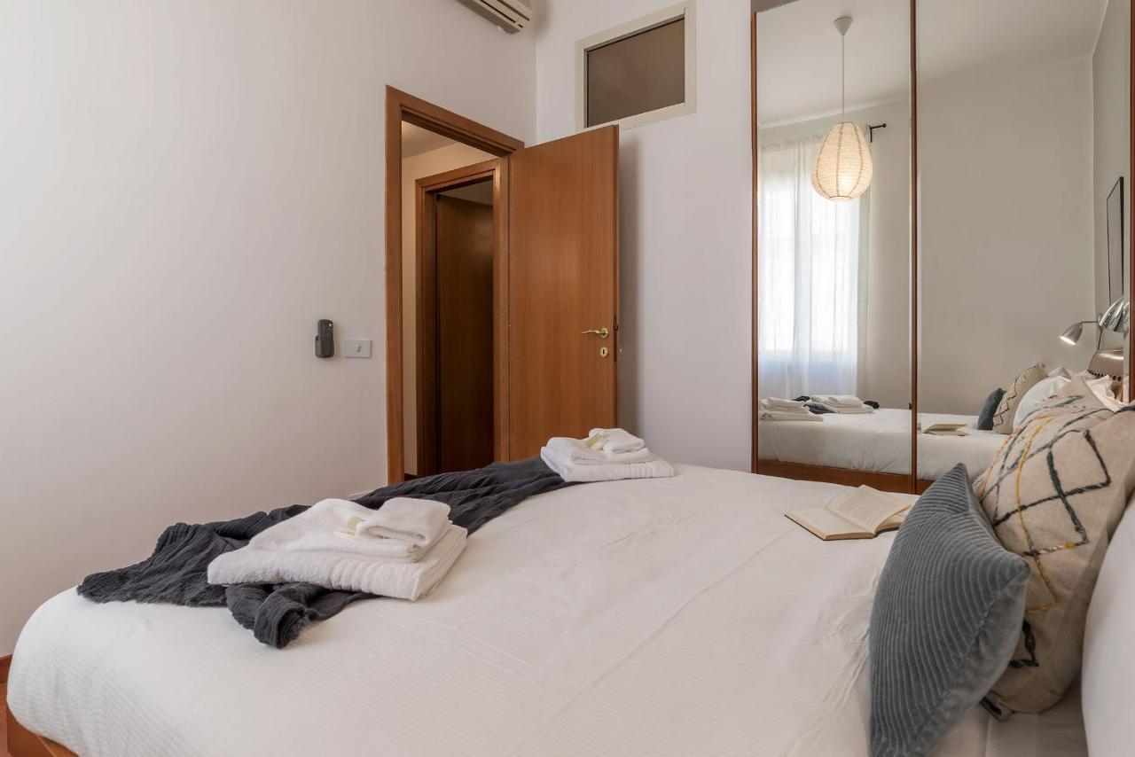 Lively Roma Trastevere Renovated Apartment - FromhometoРим Екстериор снимка