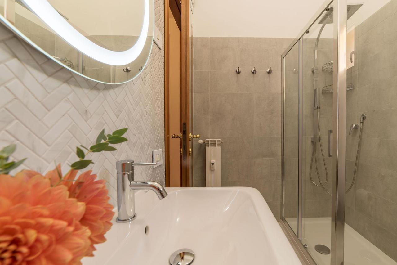 Lively Roma Trastevere Renovated Apartment - FromhometoРим Екстериор снимка